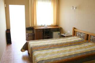 Гостиница Акватория Евпатория Двухместный с 1 кроватью или 2 отдельными кроватями и душем-2